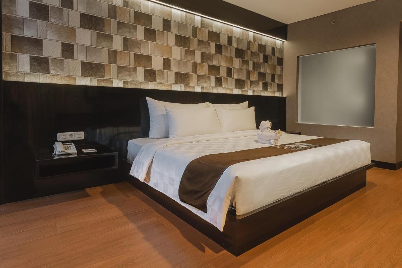 Royal Regantris Cendana Hotel Surabaya Kültér fotó
