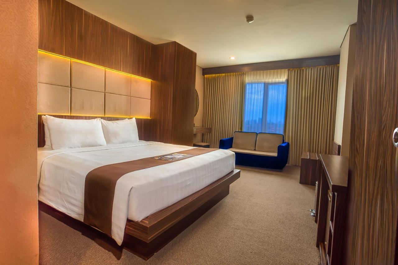 Royal Regantris Cendana Hotel Surabaya Kültér fotó