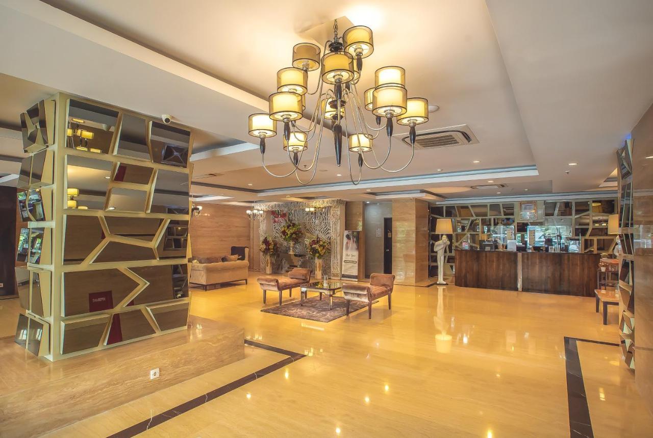 Royal Regantris Cendana Hotel Surabaya Kültér fotó