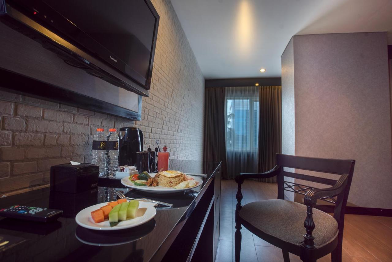 Royal Regantris Cendana Hotel Surabaya Kültér fotó