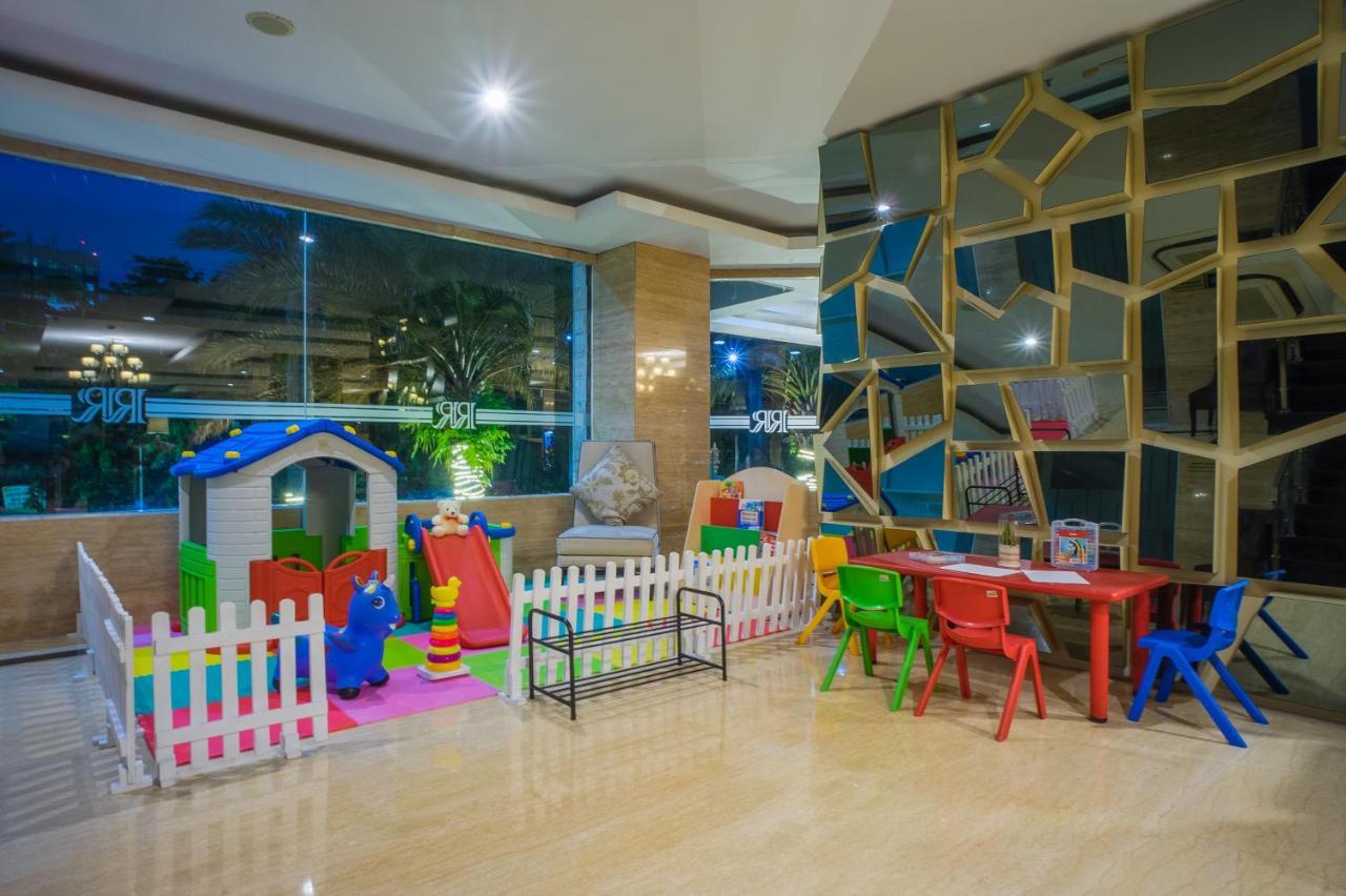 Royal Regantris Cendana Hotel Surabaya Kültér fotó