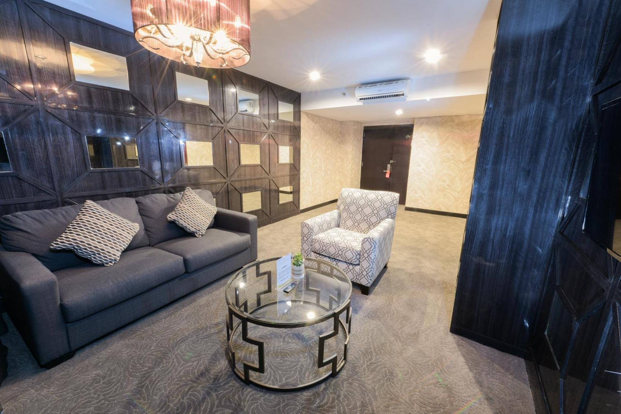 Royal Regantris Cendana Hotel Surabaya Kültér fotó