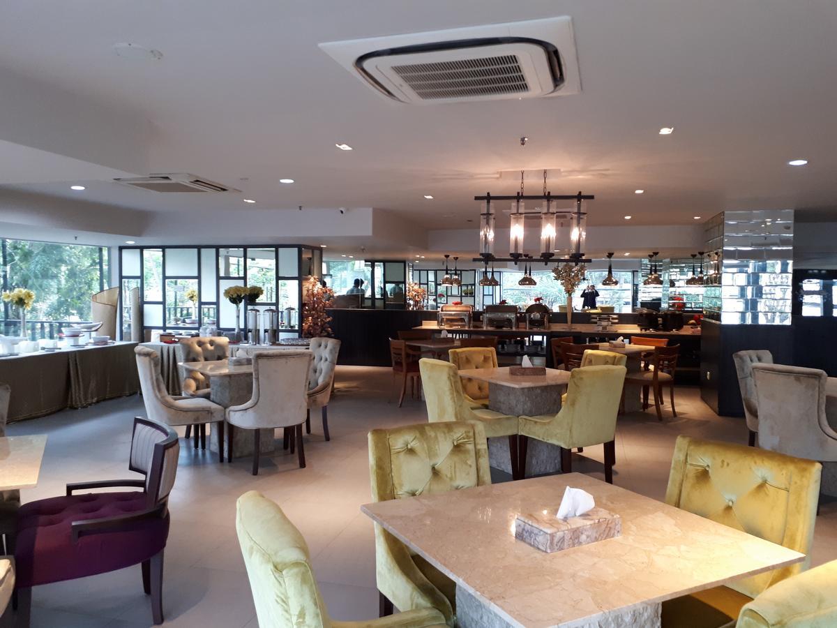 Royal Regantris Cendana Hotel Surabaya Kültér fotó