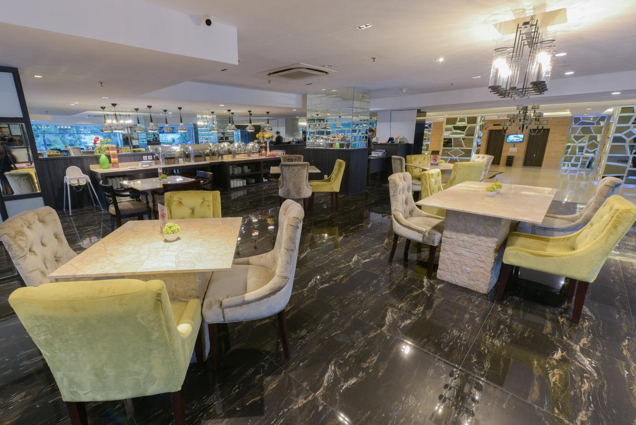 Royal Regantris Cendana Hotel Surabaya Kültér fotó